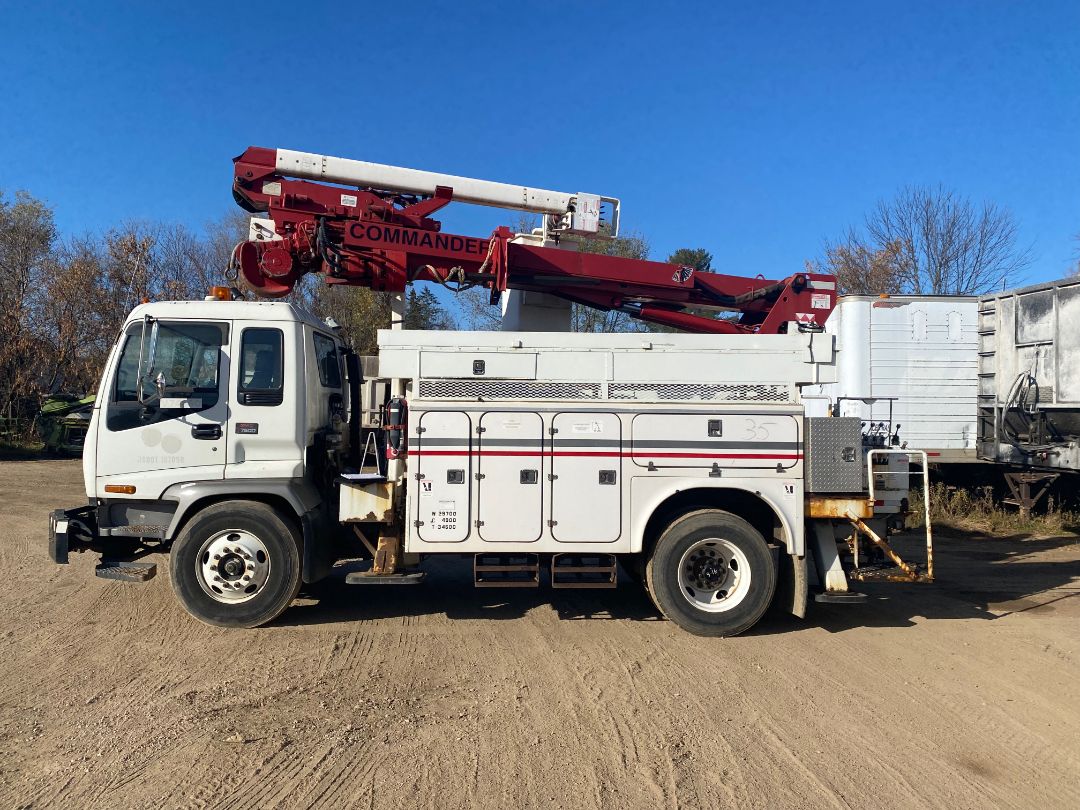 2004 GMC T7500 - Image 3